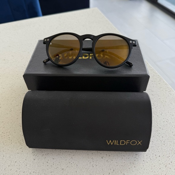 WILDFOX Steff Sunglasses - Picture 1 of 15